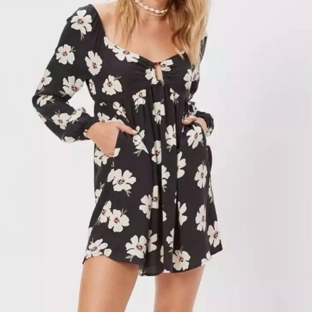 American Eagle Outfitters Black and Cream Floral Dress